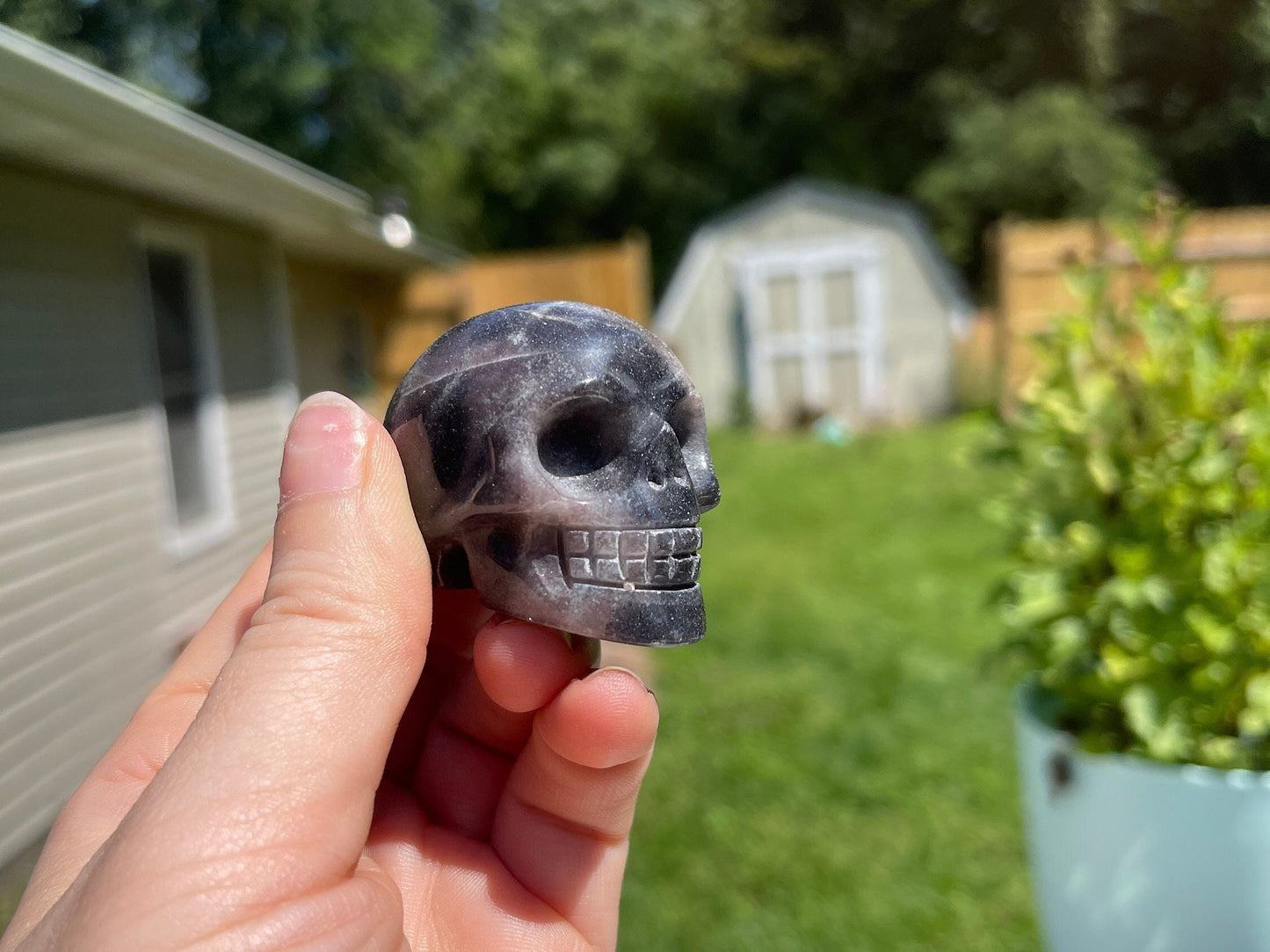 Trolleite min skull carving