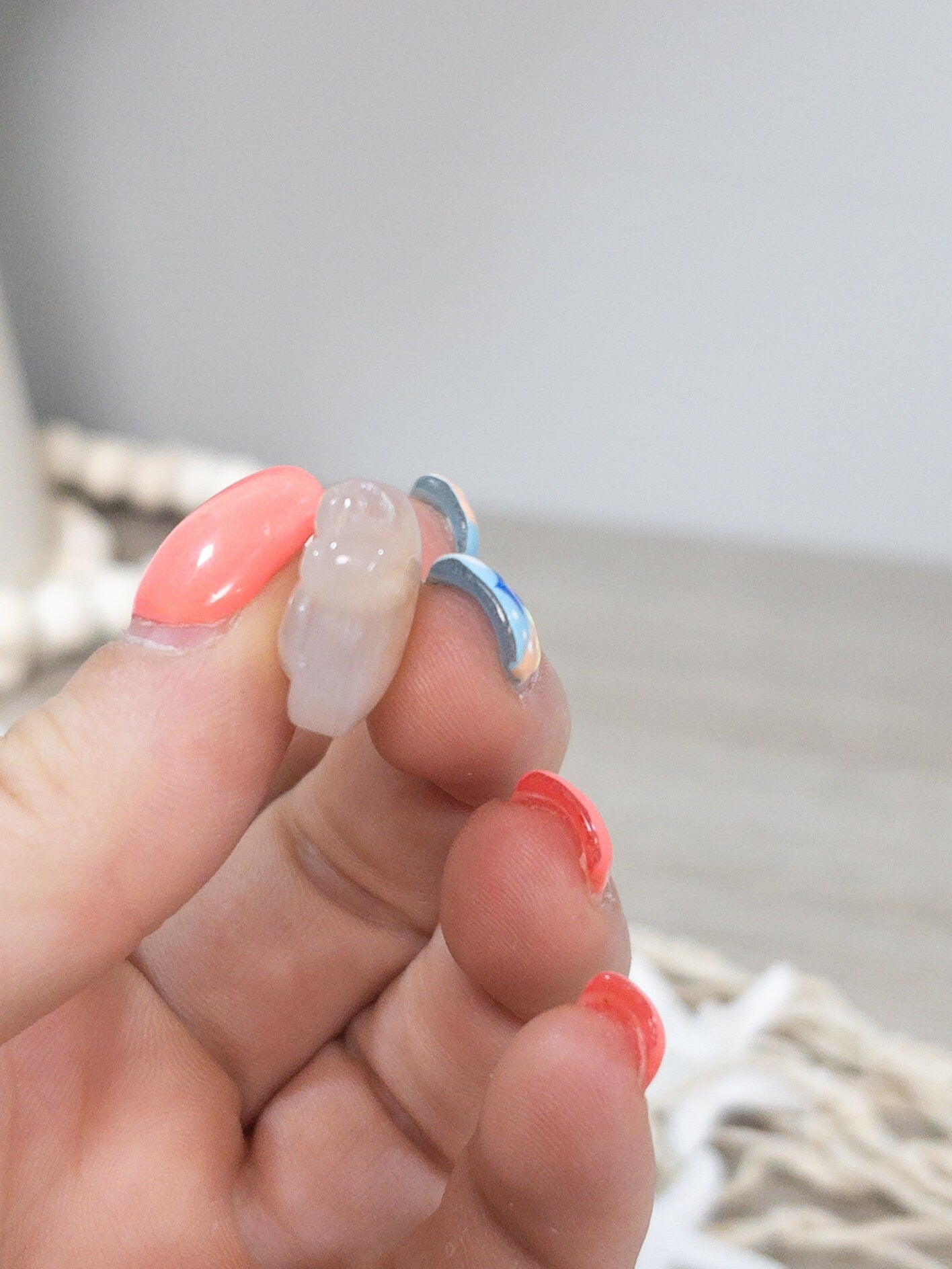 Mini Flower Agate Paw Carving