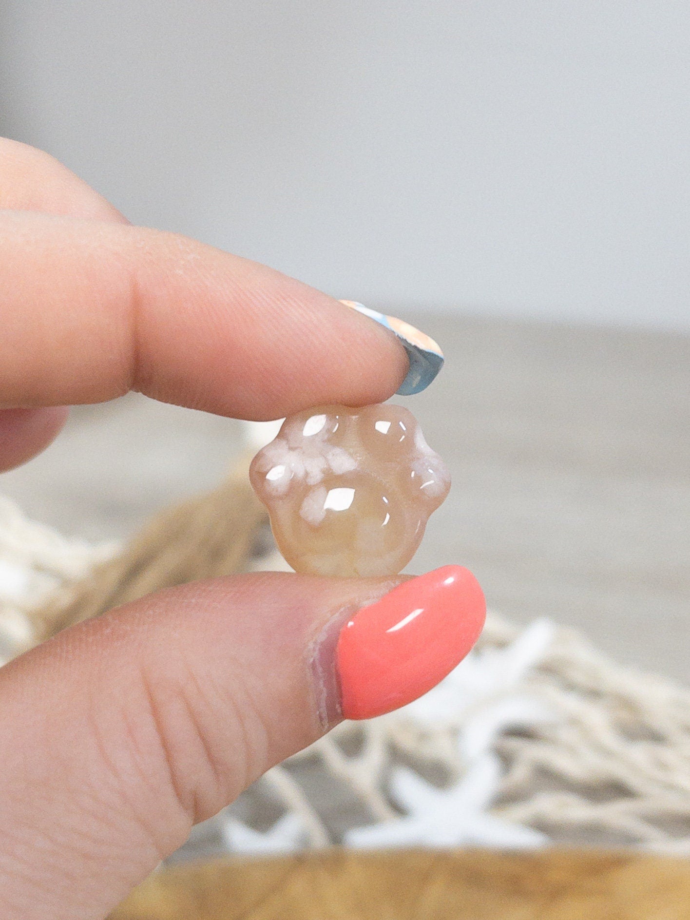 Mini Flower Agate Paw Carving