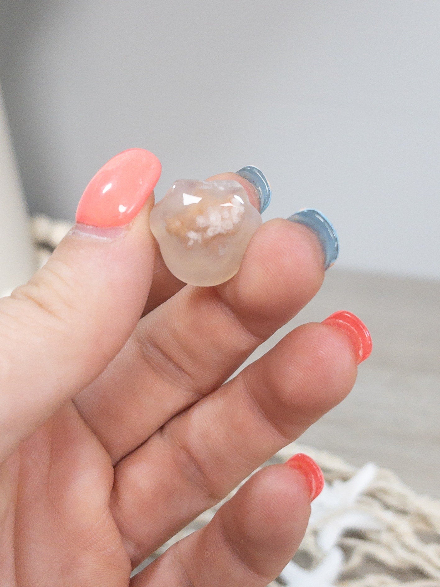 Mini Flower Agate Paw Carving
