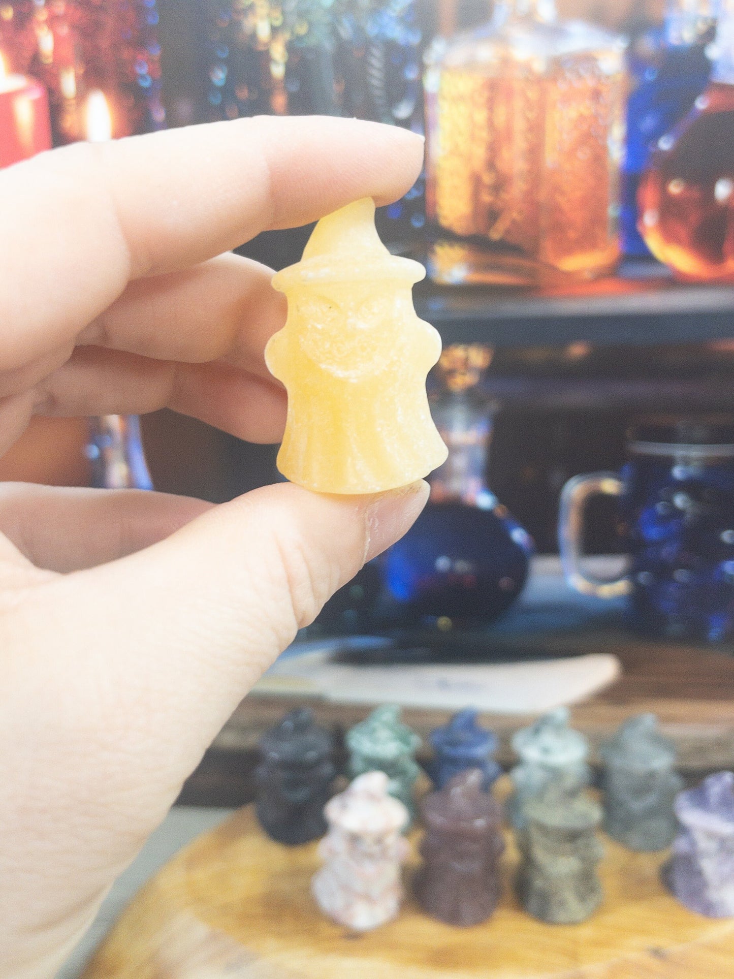 1 Mini ghosts with witch hats carving | Halloween carvings