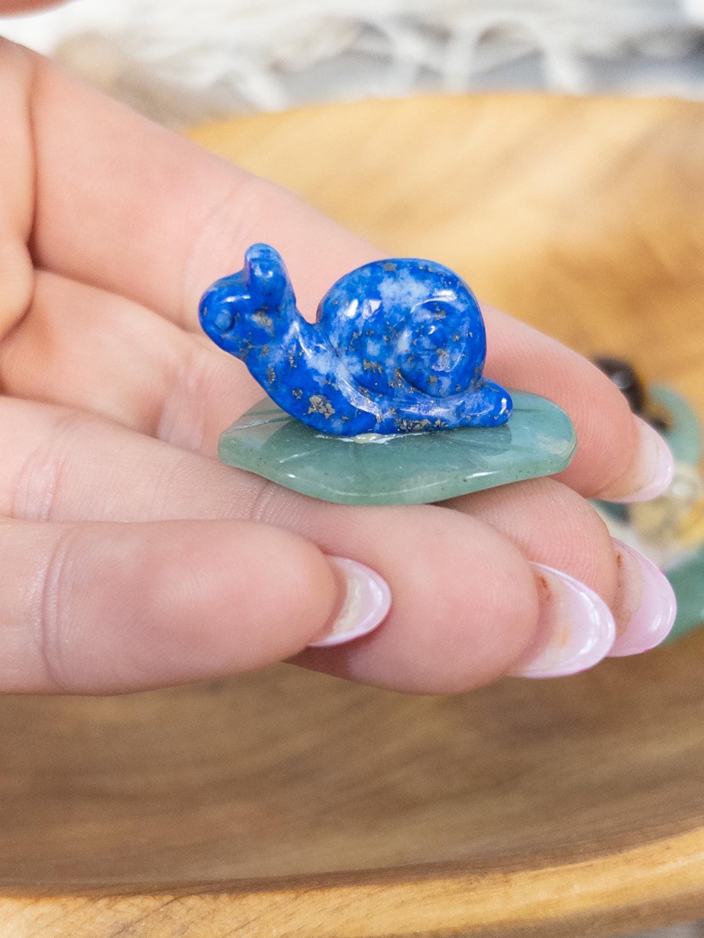 1 Intuitively Chosen Crystal Snail Carving