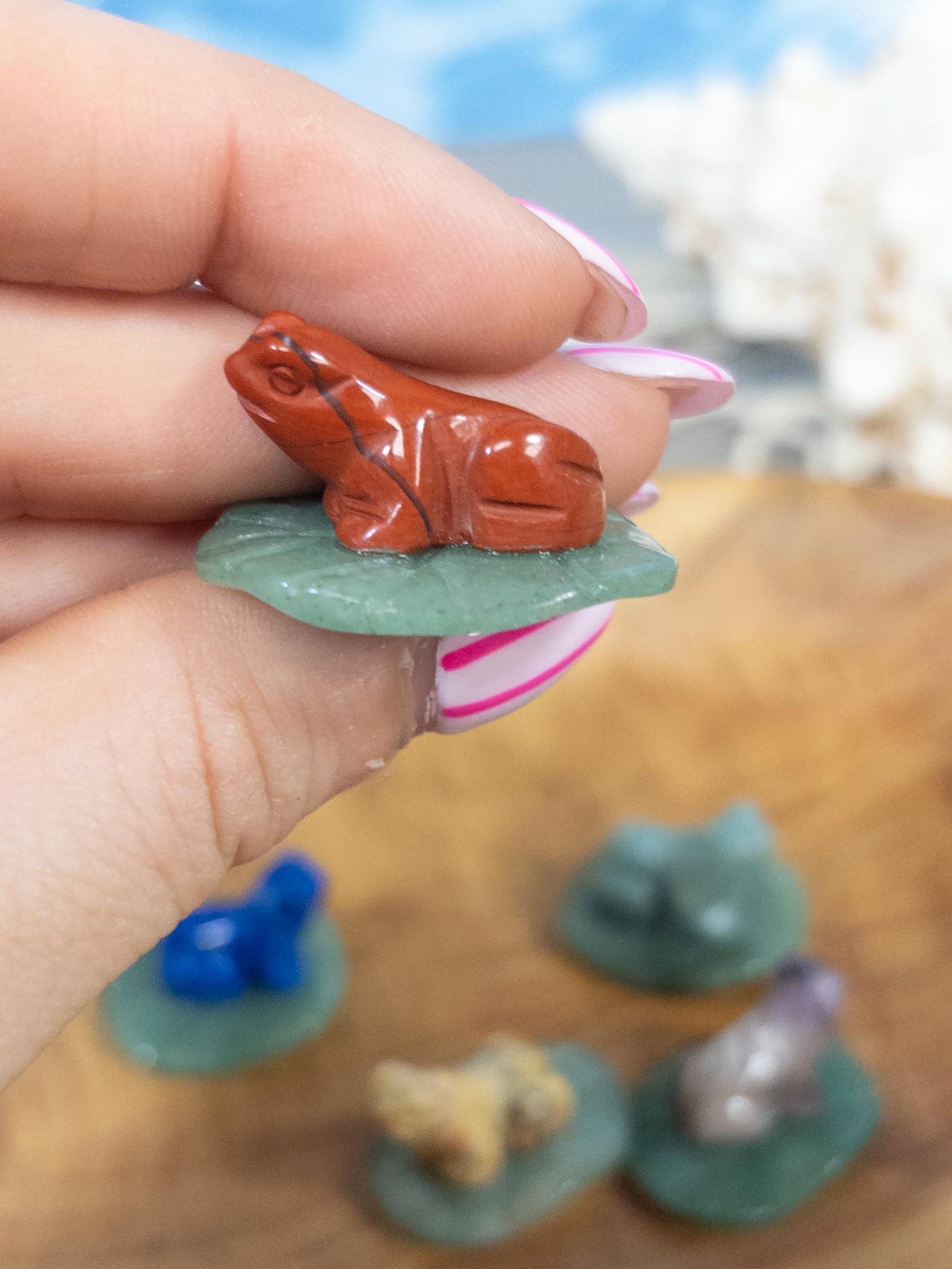 1 Intuitively Chosen Crystal Frog Carving