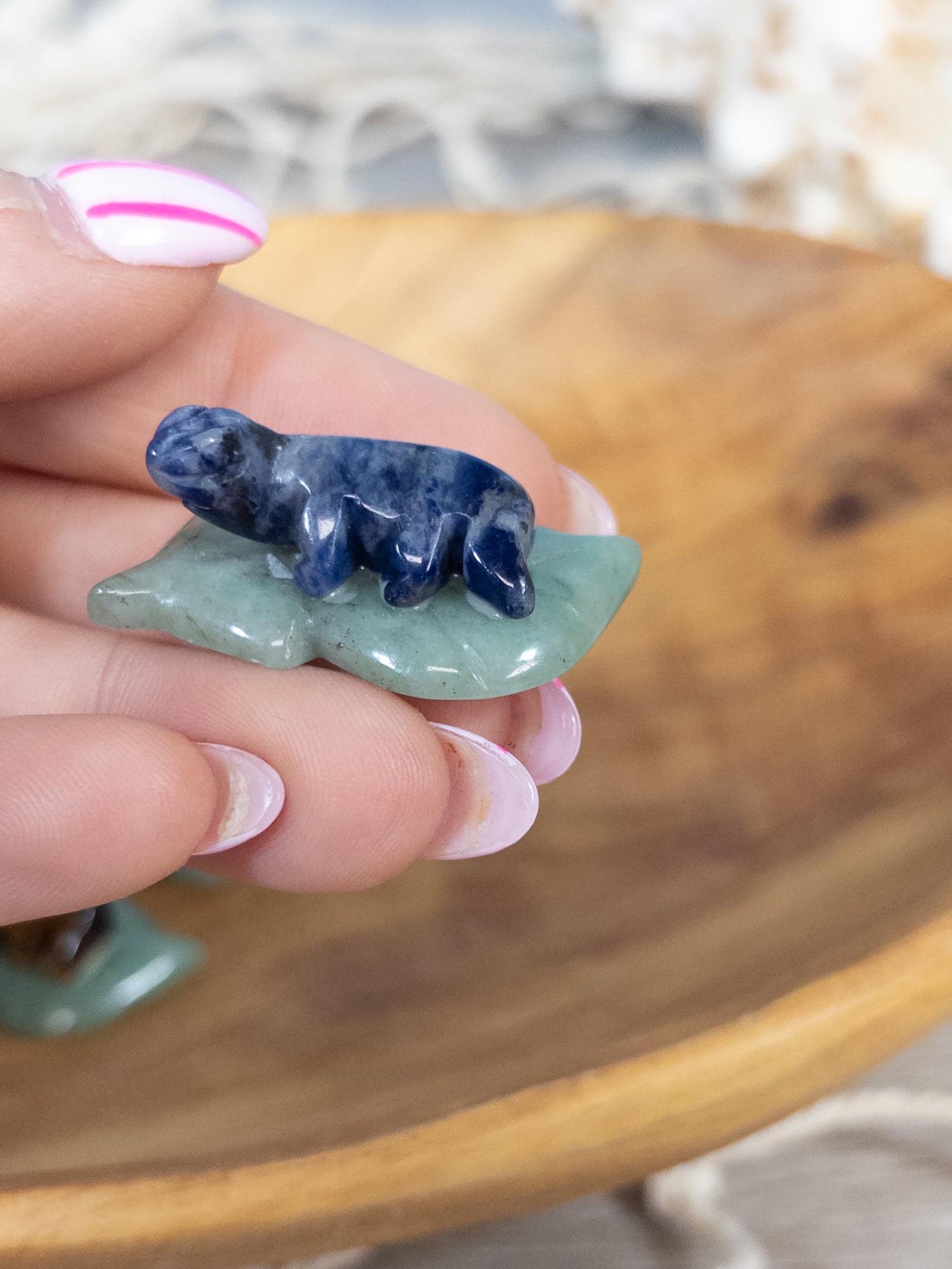 Intuitively chosen Lizard Carving
