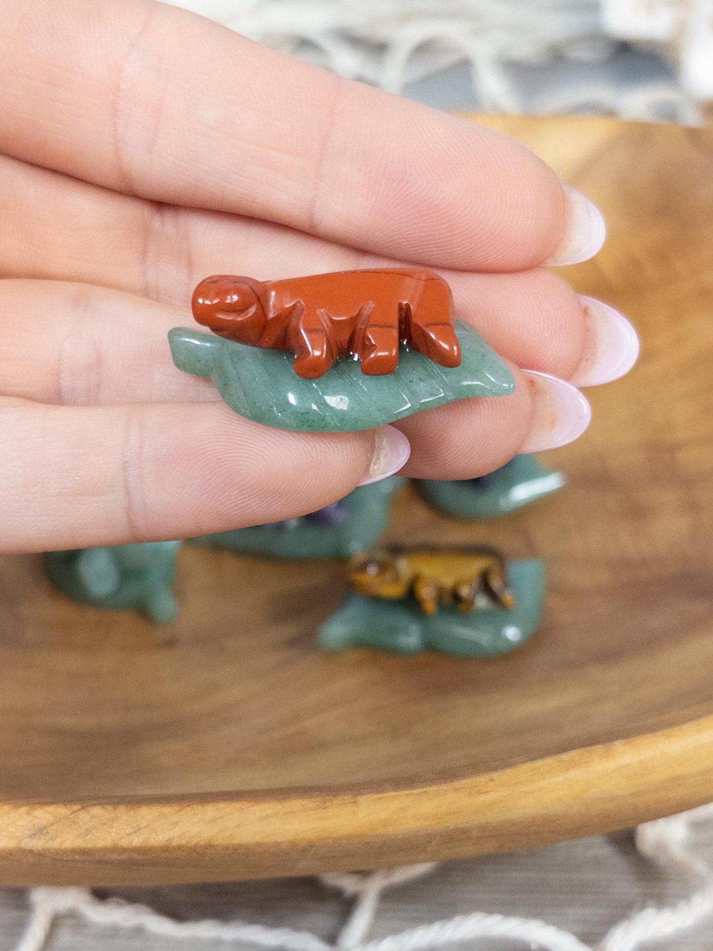 Intuitively chosen Lizard Carving