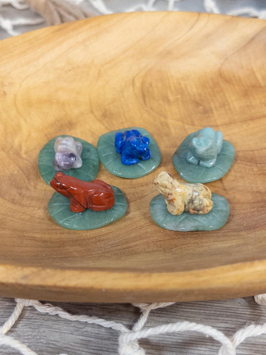 1 Intuitively Chosen Crystal Frog Carving