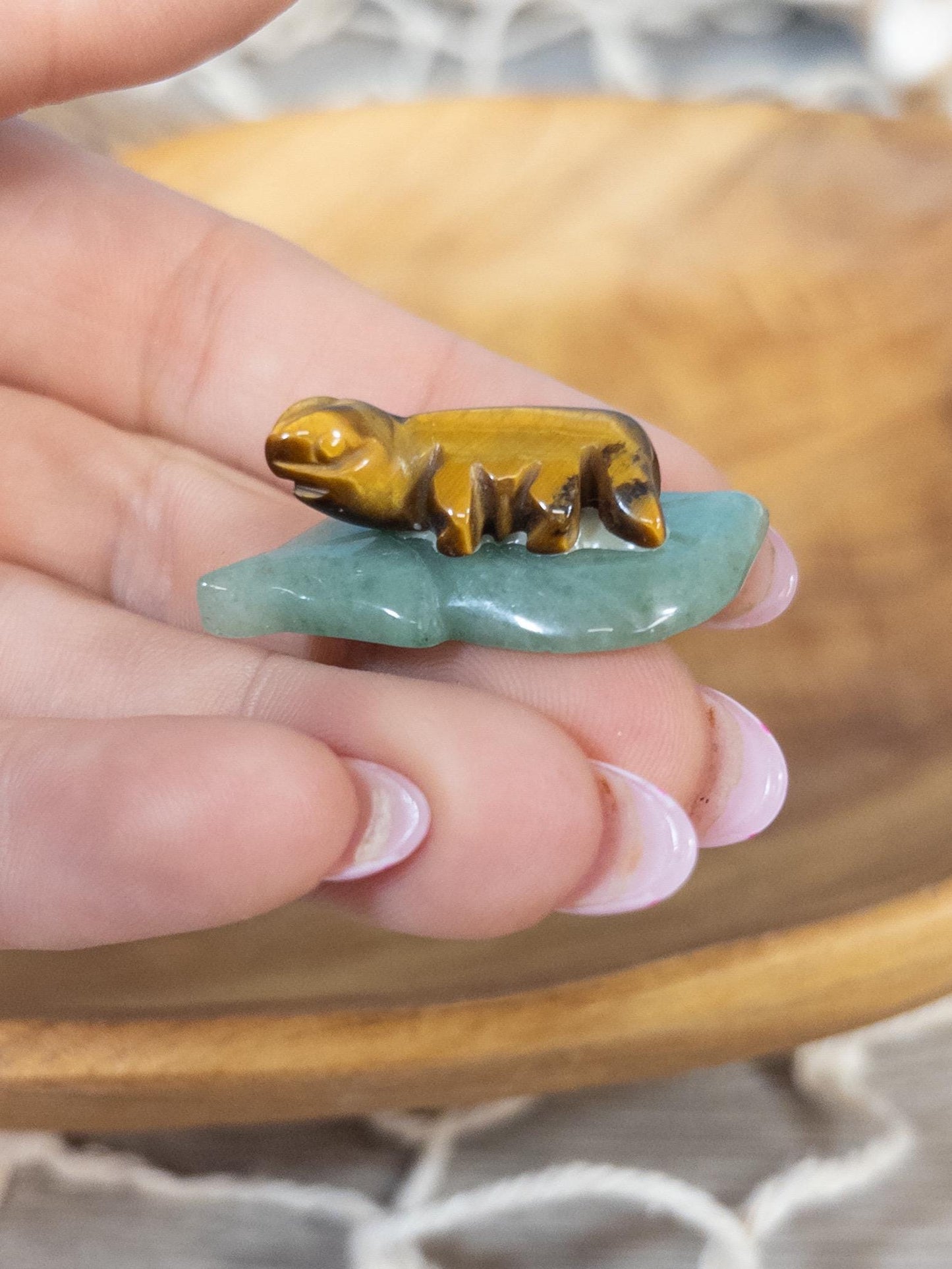Intuitively chosen Lizard Carving